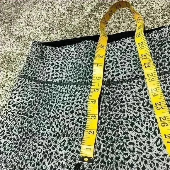 Sweaty Betty Grey Leopard Print Leggings Size M, 7/8 length - Picture 5 of 12